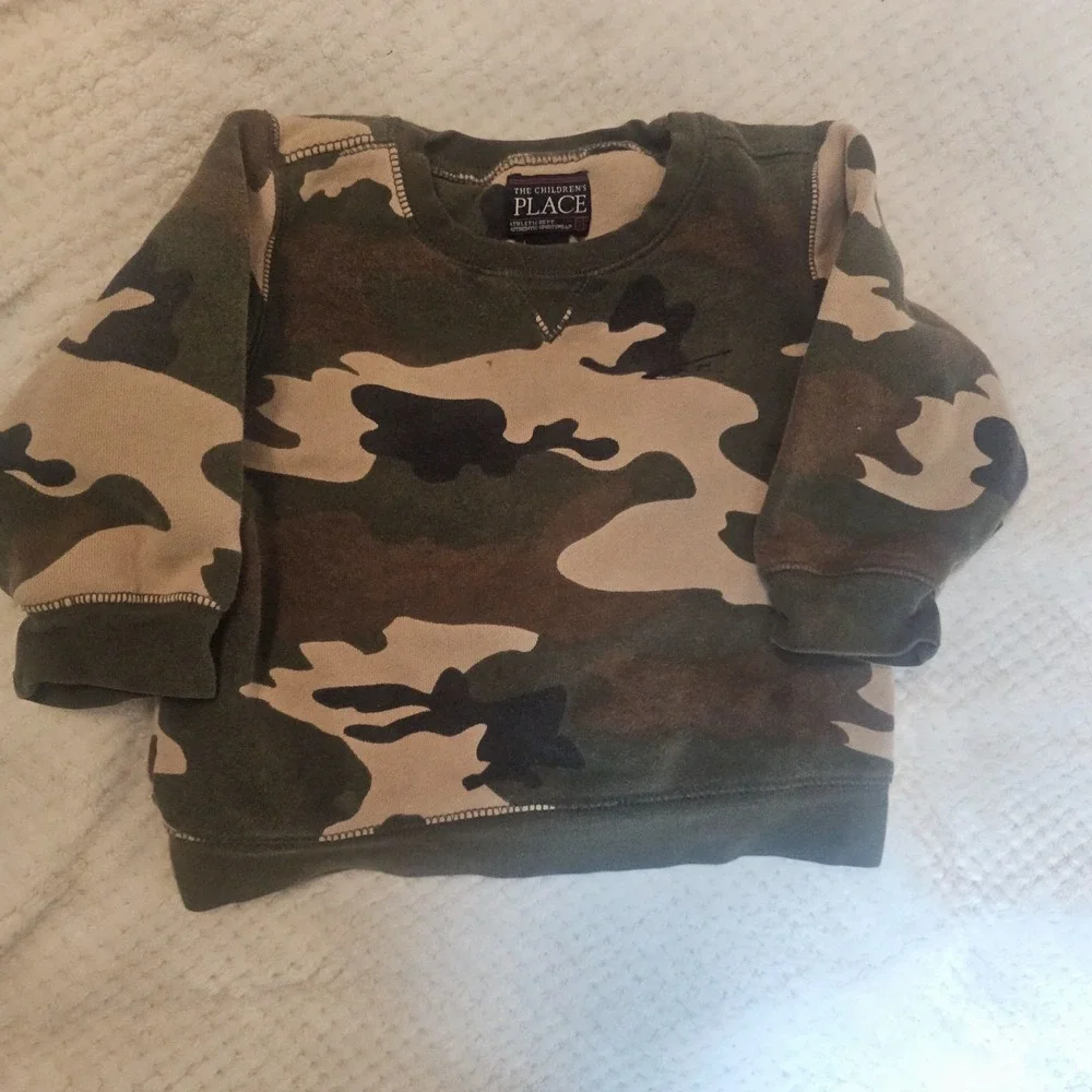 The Children's Place‎ Camouflage Crewneck (size: 18 mo.)